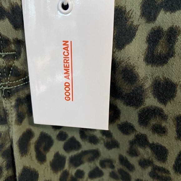 Good American THE CUT-OFFS Olive Leopard Shorts - Picture 8 of 10